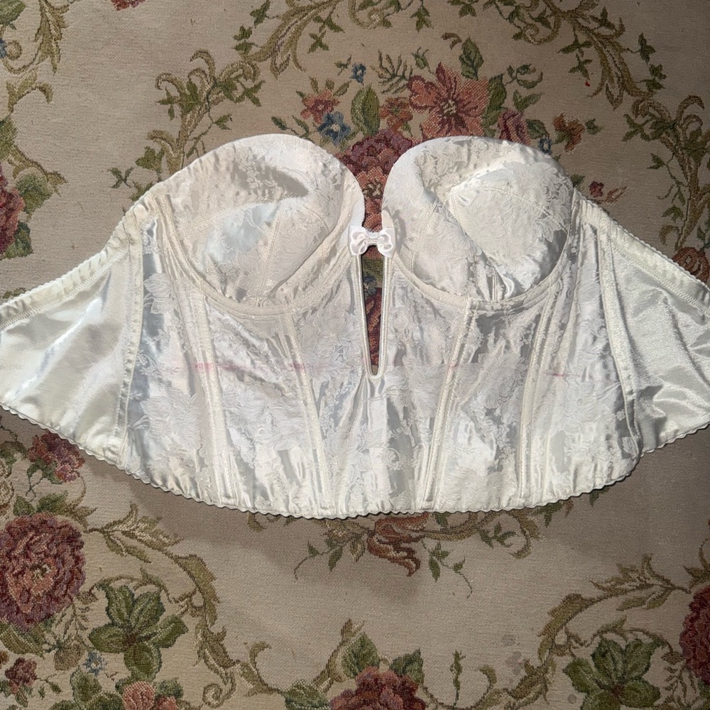 Elegant White Lace Bustier